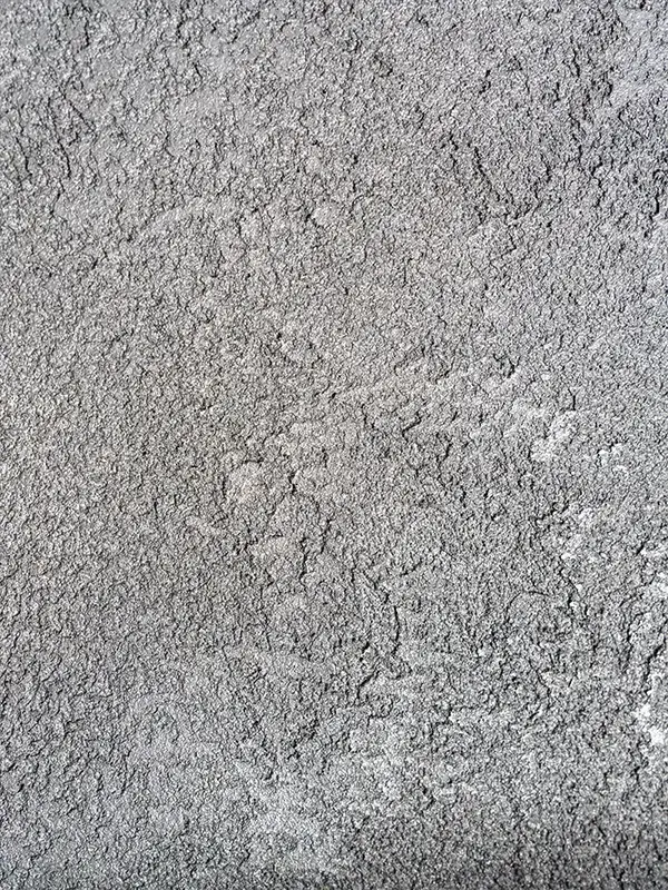 Beton architektoniczny na ścianie wnętrza, realizacja Komplex Art