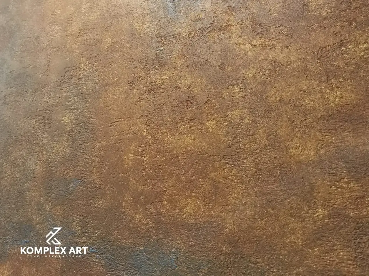 Efekt rdzy na ścianie wnętrza, realizacja Komplex Art