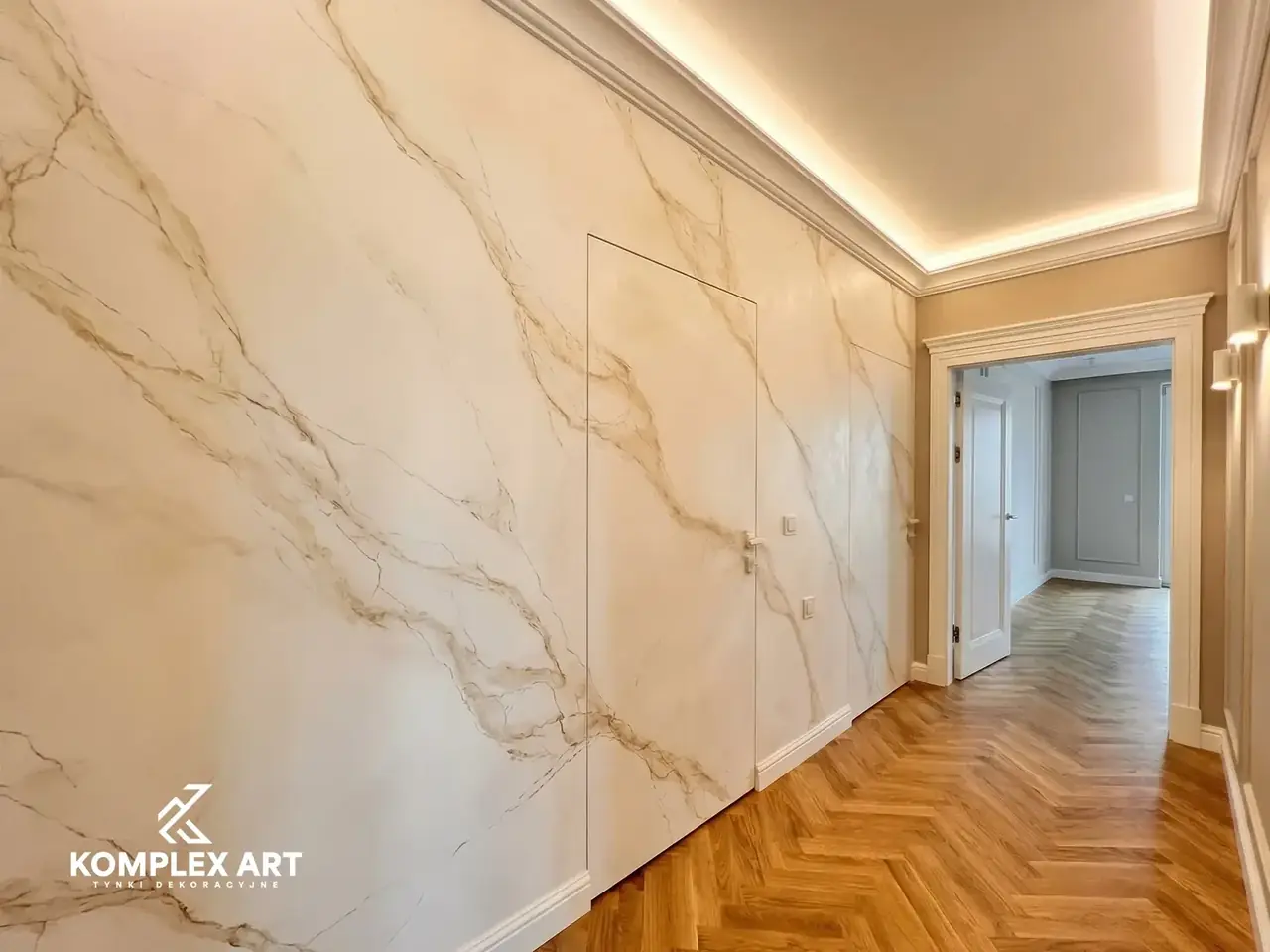 Marmoryzacja na ścianie wnętrza, realizacja Komplex Art